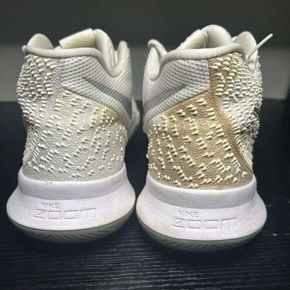 Nike Kyrie 3 White Chrome Silver Low Cut Mens Basketball 852395-103 Size 11.5 - Picture 7 of 15